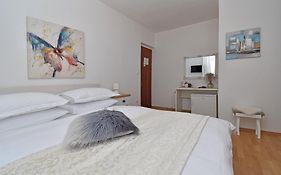 Apartment & Rooms Meri Tucepi